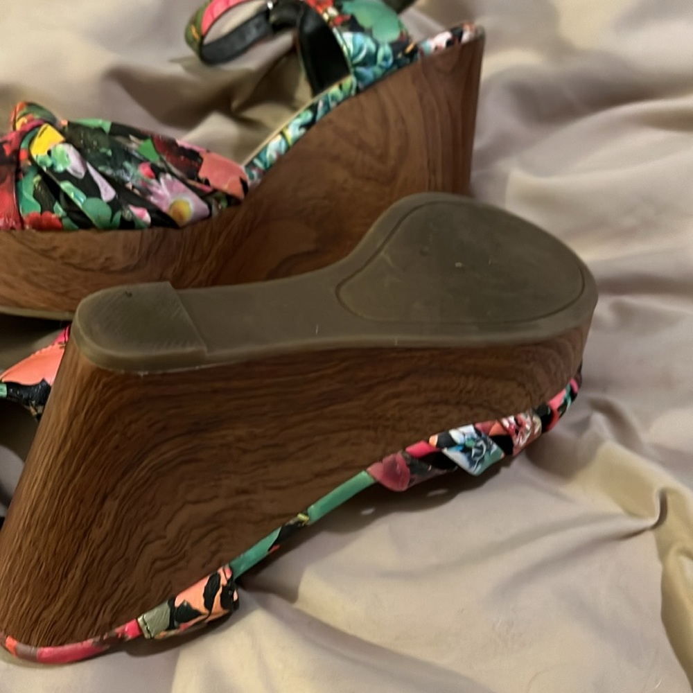 Multicolor Wedges - Picture 3 of 4